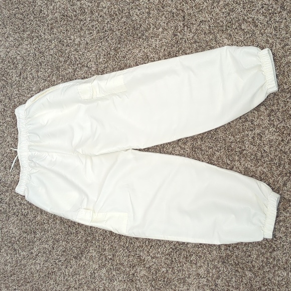 Forever 21 women's cream white lightweight high rise cargo style joggers - Picture 8 of 8